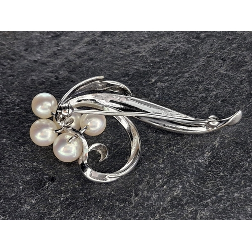 58 - Collection of silver and pearl jewellery - stylised ring and brooch, with mother of pearl - two styl... 