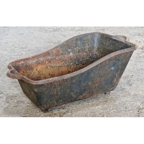 1167 - Small vintage cast iron planter in the form of a bath, stamped 'BM, No2', H 21cm x W 55cm X D 29cm