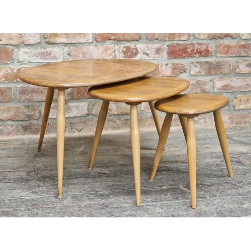 1164 - An Ercol light elm nest of three pebble tables, H 40cm x W 65cm (largest)