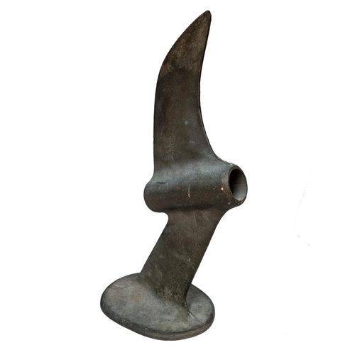 1371 - Abstract bronze sculpture in the form of a propeller, H 46cm