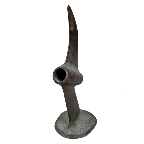 1371 - Abstract bronze sculpture in the form of a propeller, H 46cm