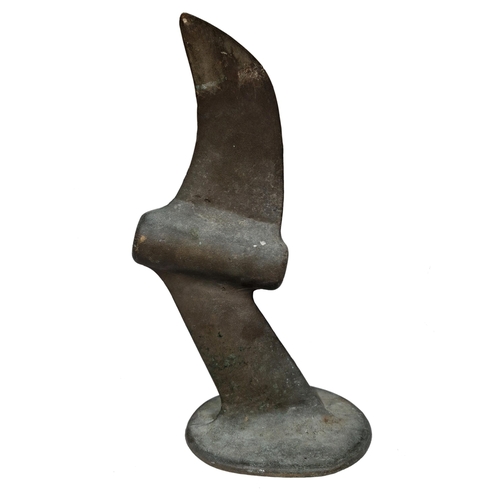 1371 - Abstract bronze sculpture in the form of a propeller, H 46cm