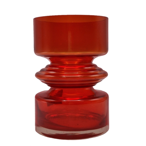 1569 - Quantity of Mid-Century retro glassware to include Riihimaki red glass 'Tiimalasi' vase, Riihimaki o... 