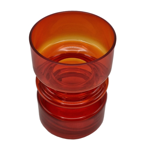 1569 - Quantity of Mid-Century retro glassware to include Riihimaki red glass 'Tiimalasi' vase, Riihimaki o... 