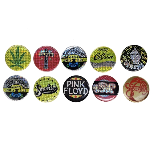 138 - Mixed quantity of vintage music pin badges to include Pink Floyd, Black Sabbath, Genesis, Sgt Pepper... 