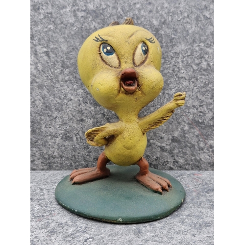 531 - Vintage 1964 Universal Studios Looney Toons Tweety bird and Silvester cat display, H 60cm