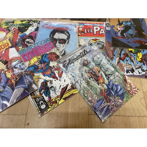 497 - COMICS: A large collection of around 300 comics to include DC Comics, Dark Horse, Comico & Valiant e... 