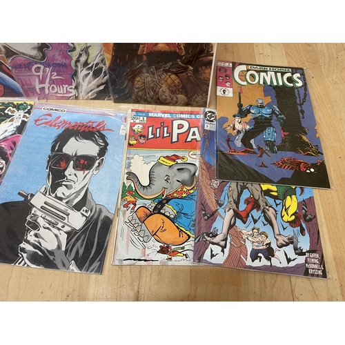 497 - COMICS: A large collection of around 300 comics to include DC Comics, Dark Horse, Comico & Valiant e... 