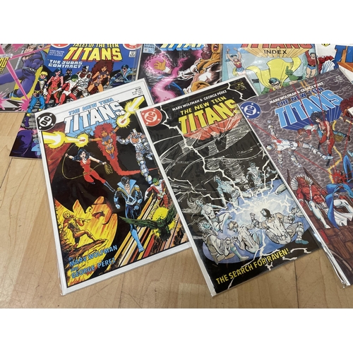 503 - COMICS: A large collection of around 300 DC Comics New Titans and similar titles, featuring The New ... 