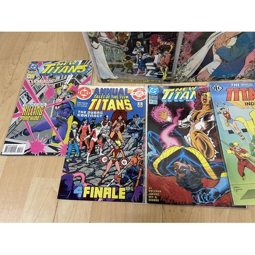 503 - COMICS: A large collection of around 300 DC Comics New Titans and similar titles, featuring The New ... 