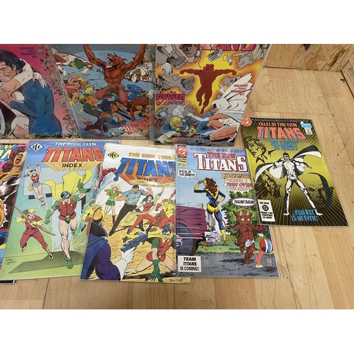 503 - COMICS: A large collection of around 300 DC Comics New Titans and similar titles, featuring The New ... 