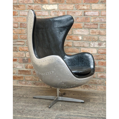 1276 - After Arne Jacobsen - Pair of EGG aviator swivel chairs with black leather upholstery, H 110cm (2)