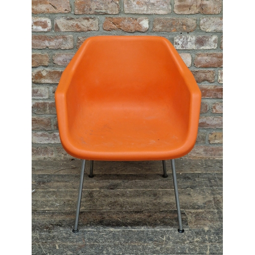 1179 - Robin Day for Hille - Vintage orange plastic tub chair raised on chrome supports, H 75cm