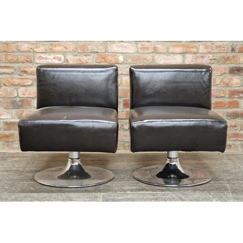 1190 - Pair of vintage chrome and leather swivel chairs, H 73cm x W 59cm x D 84cm (2)