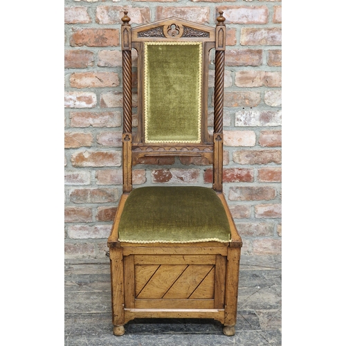 1219 - Victorian Gothic Pugin style walnut throne chair with green velvet upholstery and box base, believed... 