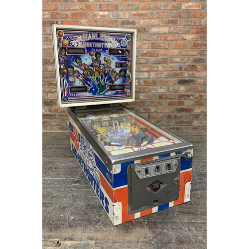 1337 - Vintage Harlem Globetrotters basketball pin machine, for restoration, H 124cm x W 77cm x L 130cm (AF... 