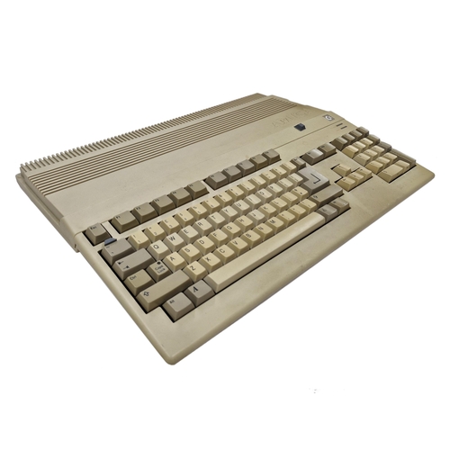 559 - Vintage Commodore Amiga Model 500 computer in original box