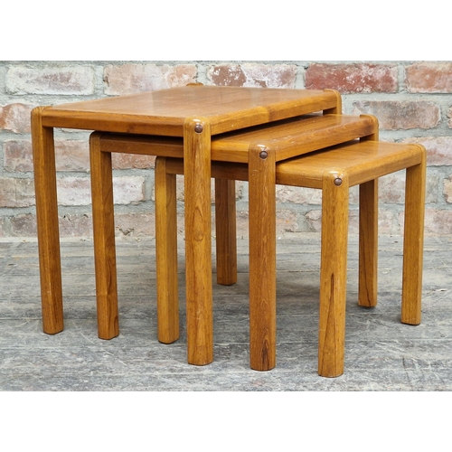 1322 - Contemporary teak nest of tables, H 41cm x W 52cm x D 37cm