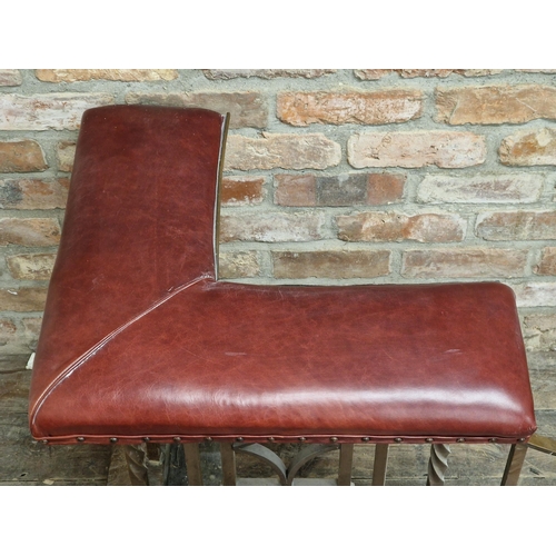 1324 - Exceptional quality copper club fender with scrolled detail and studded leather seats, H 61.5cm x W ... 