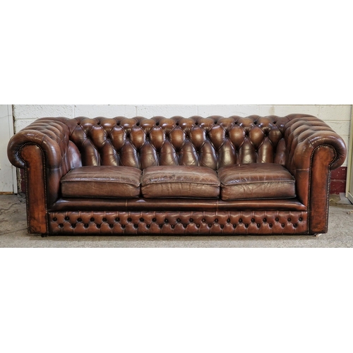 1343 - Vintage button back brown leather chesterfield sofa, H 64cm x W 205cm x D 93cm