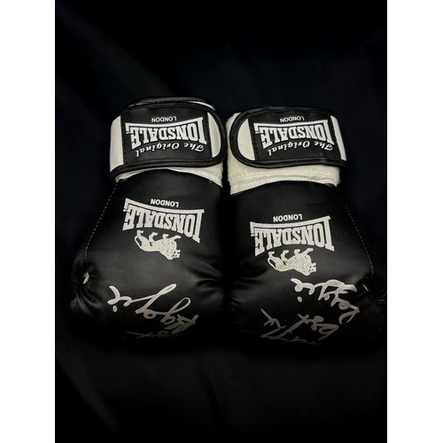 463 - Reggie Kray - Pair of signed Losdale boxing gloves, property of Reggie Kray.
With prison application... 