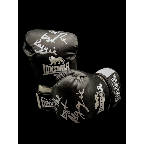 463 - Reggie Kray - Pair of signed Losdale boxing gloves, property of Reggie Kray.
With prison application... 