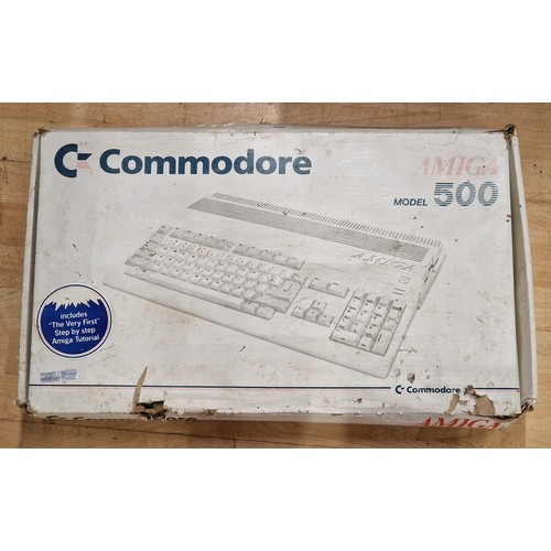 559 - Vintage Commodore Amiga Model 500 computer in original box