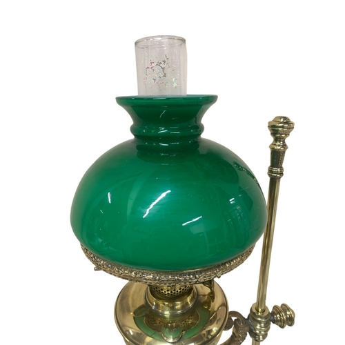 1117 - Antique brass rise and fall oil lamp with original green glass shade and chimney, H 72cm