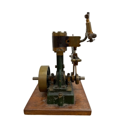 536 - Single cylinder vertical live steam engine, fly wheel 5.5cm diameter, H 17cm