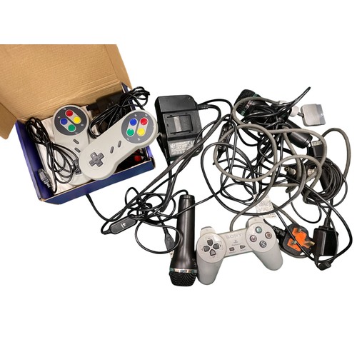 522 - Quantity of retro gaming to include Nintendo 64 console, Sony PS1 PlayStation console, PS1 controlle... 