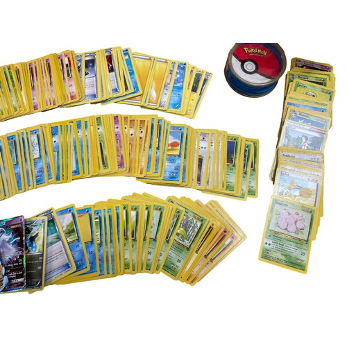 524 - Pokemon - A large collection of Pokemon cards to include a good quantity of Wizards of the Coast exa... 