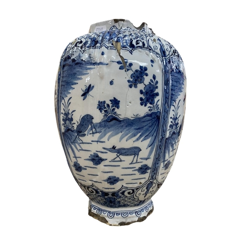 364 - 18th Century Delft octagonal blue & white faience vase with chinoiserie decoration and fluted should... 