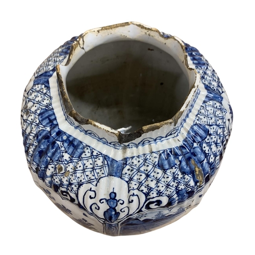 364 - 18th Century Delft octagonal blue & white faience vase with chinoiserie decoration and fluted should... 