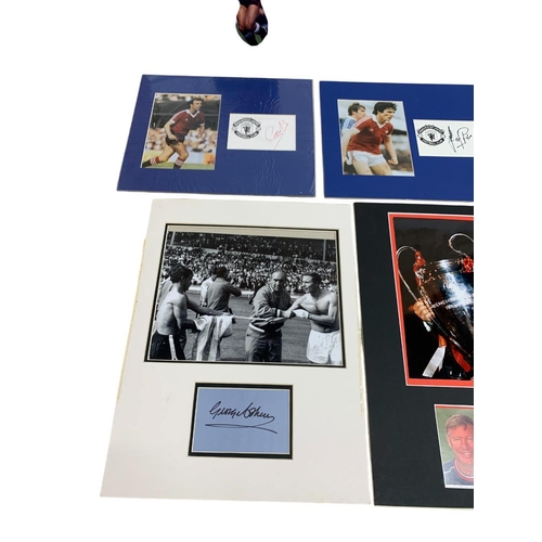 646 - Football - Collection of football autographs to include Alex Fergurson, Rogert Hunt, Stuart Pearson,... 