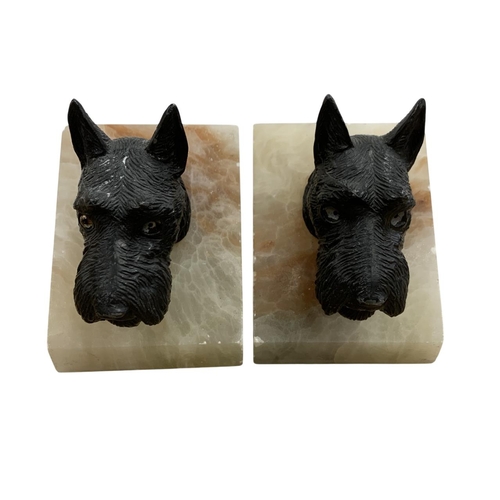 179 - Pair of Art Deco onyx bookends with with Scottie dog decoration, H 11cm xW 9cm x D 10cm