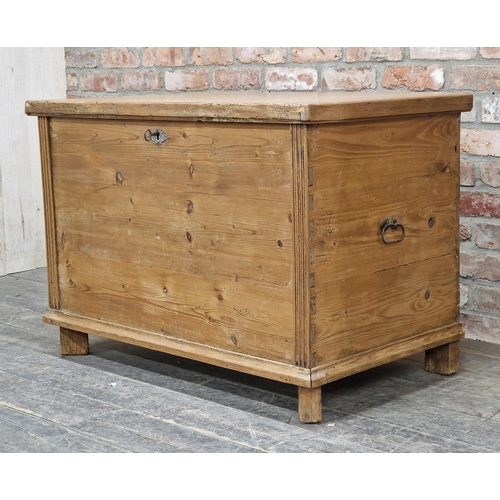 1213 - Victorian pine blanket box with hinged lid and twin carry handles, H 72cm x W 105cm x D 62cm