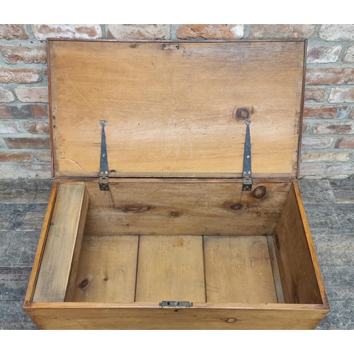 1224 - Victorian pine blanket box with hinged lid, H 44cm x W 88cm x D 47cm