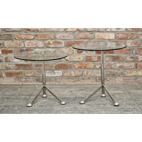 1277 - Graduated pair of Italian vintage chrome side tables with circular glass tops, H 54cm x W 50cm (larg... 