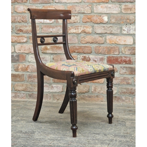 1298 - Set of four Regency mahogany dining chairs with drop in seats, H 85cm (4)