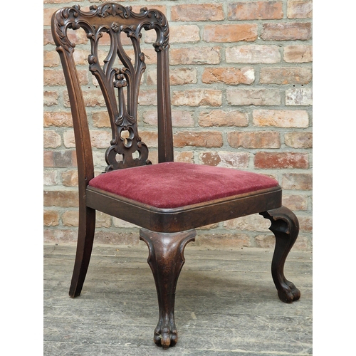 1322 - Pair of good quality Georgian mahogany Chippendale style chairs with decorative splat backs raised o... 