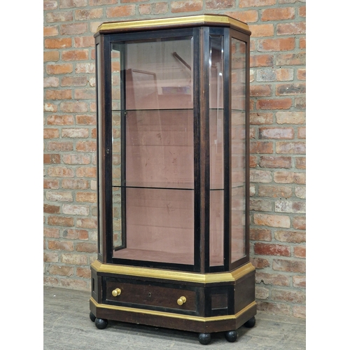 1341 - Good quality Victorian display cabinet with bevelled edge glass panels and gilded detail, H 173cm x ... 