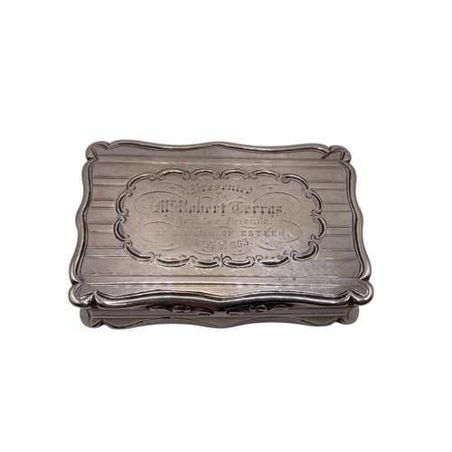 140 - Good quality Victorian silver table snuff box, the hinged lid with engraving 'Presented to Mr Robert... 