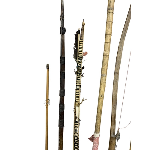 294 - Quantity of Oceanic tribal bows and arrows, from the Kanak people of the New Caledonia region of Pap... 