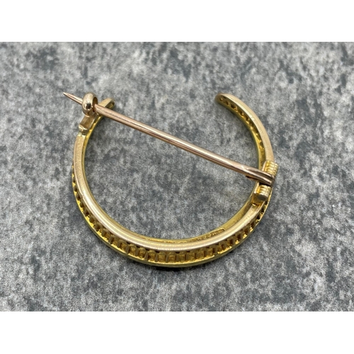 96 - An Edwardian 15ct gold and half pearl closed- crescent brooch. Hallmarks for Chester 1903, approx. 2... 