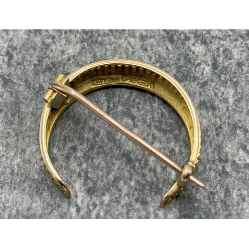 96 - An Edwardian 15ct gold and half pearl closed- crescent brooch. Hallmarks for Chester 1903, approx. 2... 