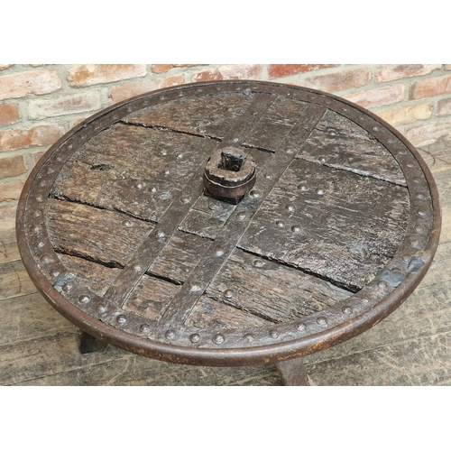 1388 - 17th century oak and wrought iron cartwheel table raised on a scrolled base, H 60cm x W 100cm