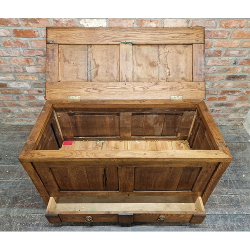 1207 - Antique panelled oak mule chest, the two lower drawers with brass lion mask ring handles, later inte... 