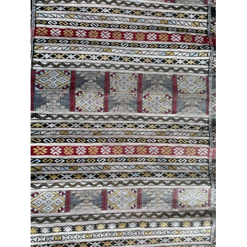 1767 - Sumak rug, pale striped design, 165cm x 100cm