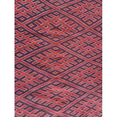 1771 - Good quality Sumak rug, geometric medallion design, red ground, 165cm x 120cm