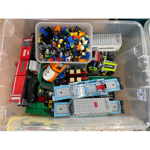 609 - Extensive collection of Lego to include a variety of vehicles / trains and mini figures, featuring L... 